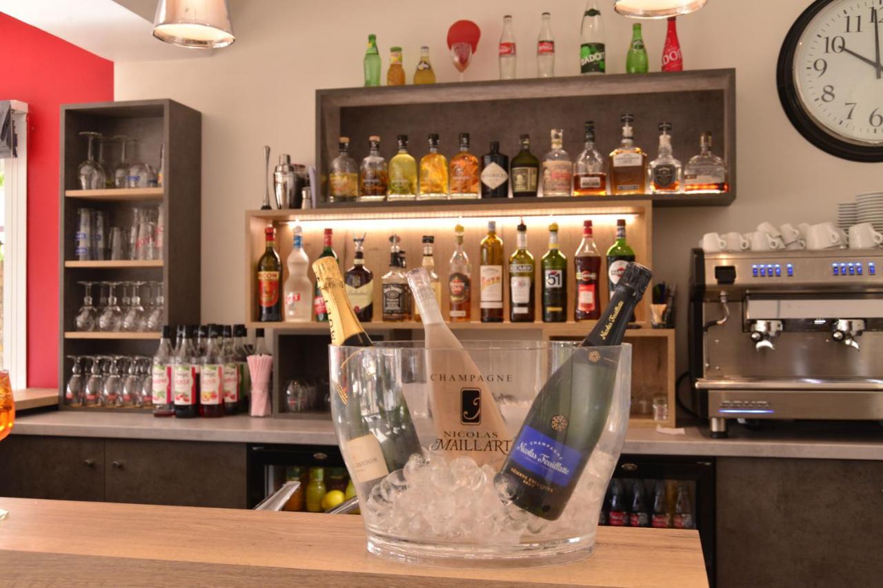 Logis Cris Hotel Et Restaurant, Lyon Sud-Est Corbas Экстерьер фото