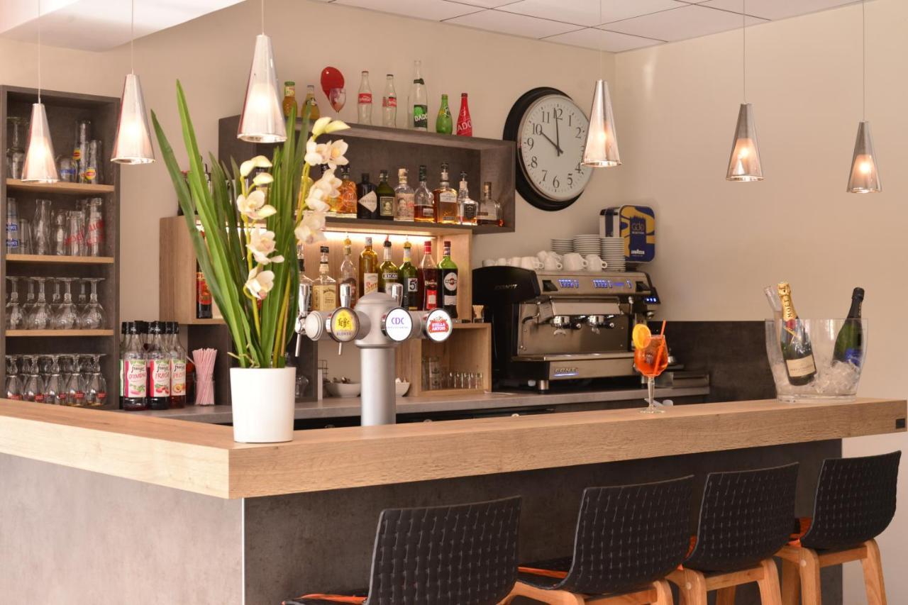 Logis Cris Hotel Et Restaurant, Lyon Sud-Est Corbas Экстерьер фото
