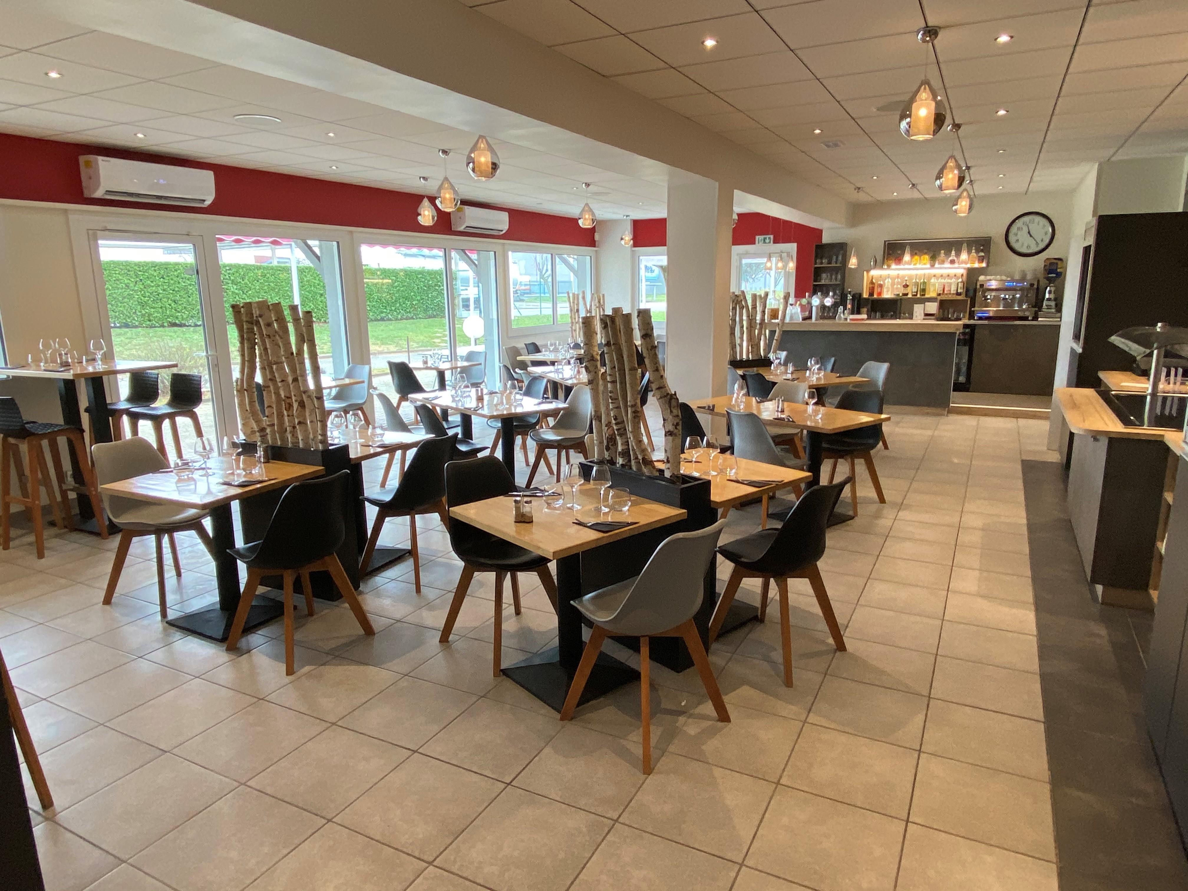 Logis Cris Hotel Et Restaurant, Lyon Sud-Est Corbas Экстерьер фото