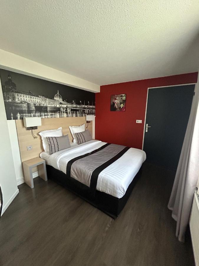 Logis Cris Hotel Et Restaurant, Lyon Sud-Est Corbas Экстерьер фото