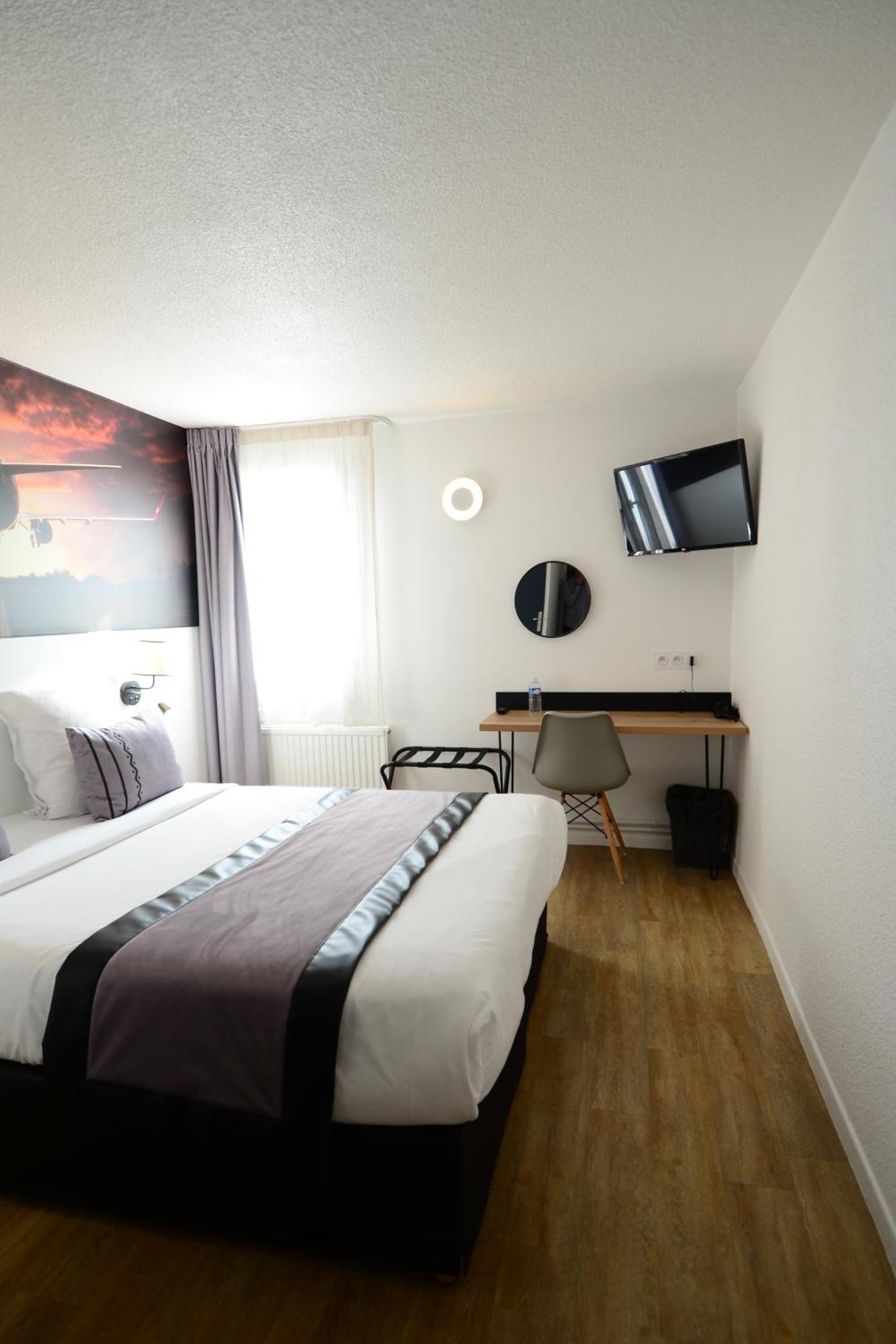 Logis Cris Hotel Et Restaurant, Lyon Sud-Est Corbas Экстерьер фото