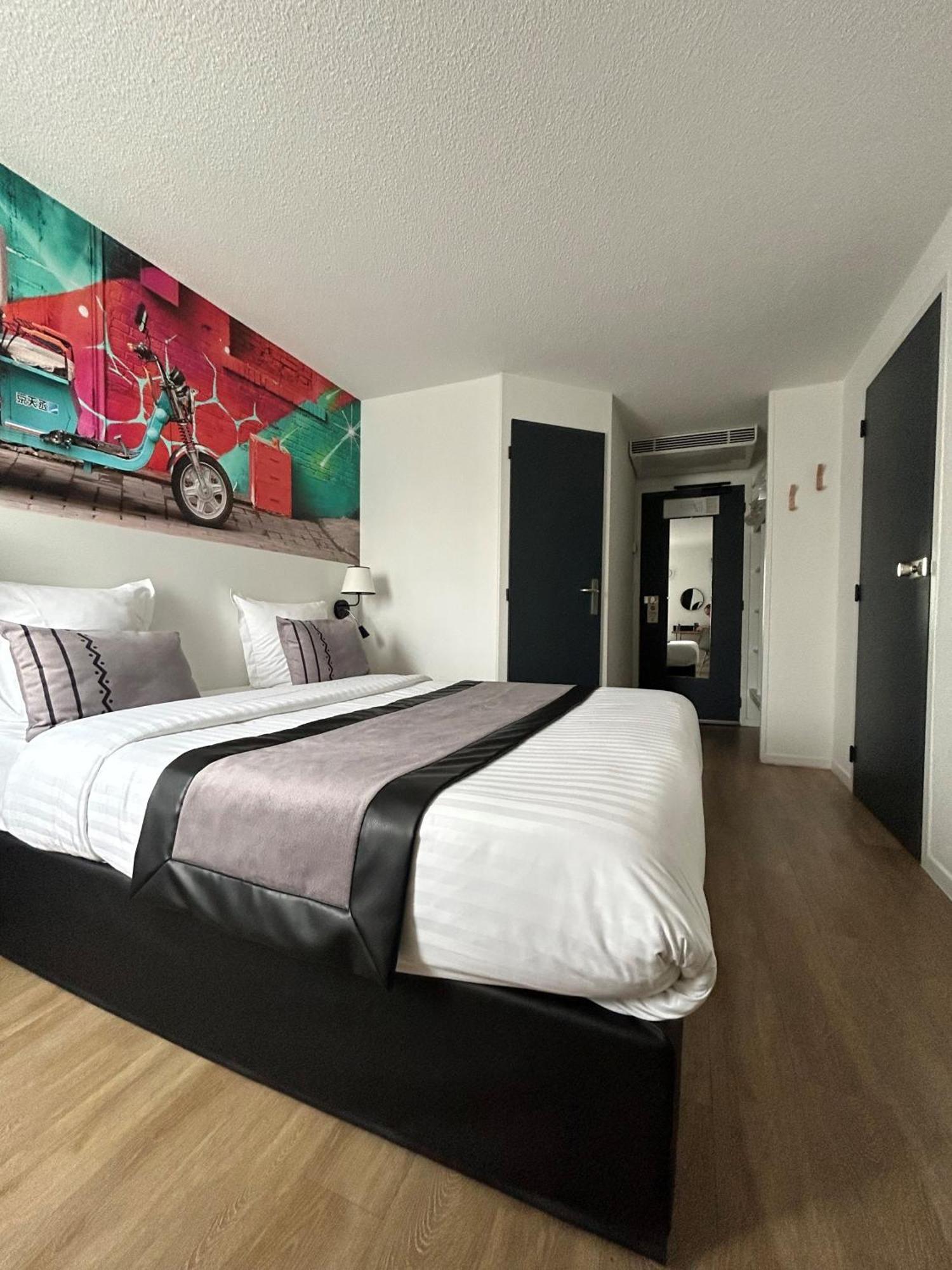 Logis Cris Hotel Et Restaurant, Lyon Sud-Est Corbas Экстерьер фото