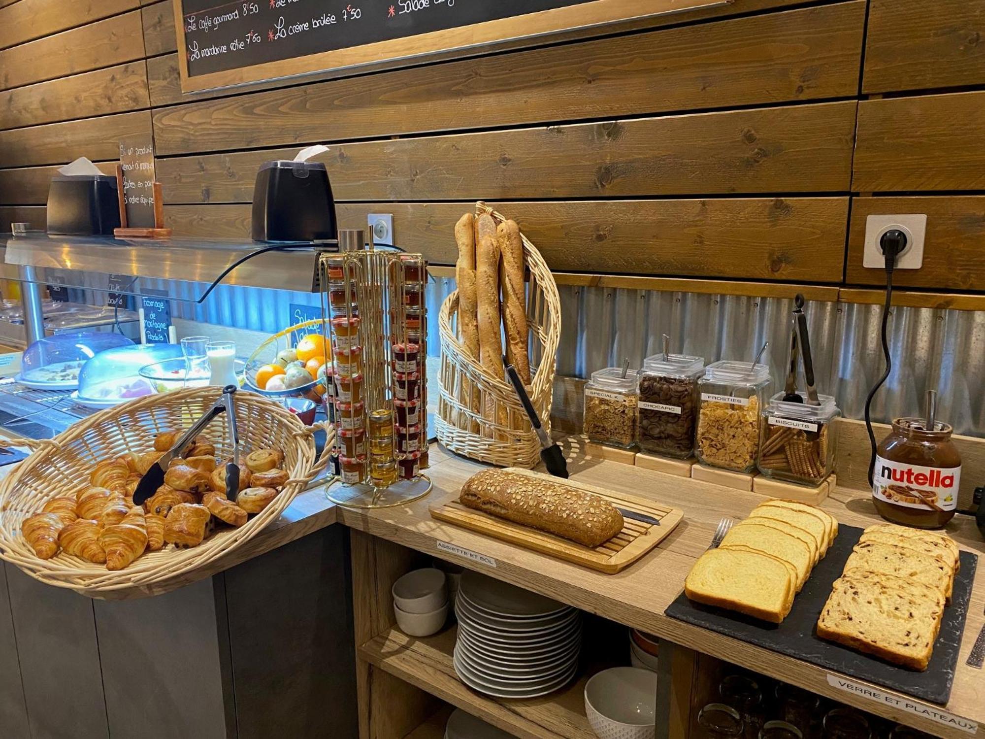 Logis Cris Hotel Et Restaurant, Lyon Sud-Est Corbas Экстерьер фото