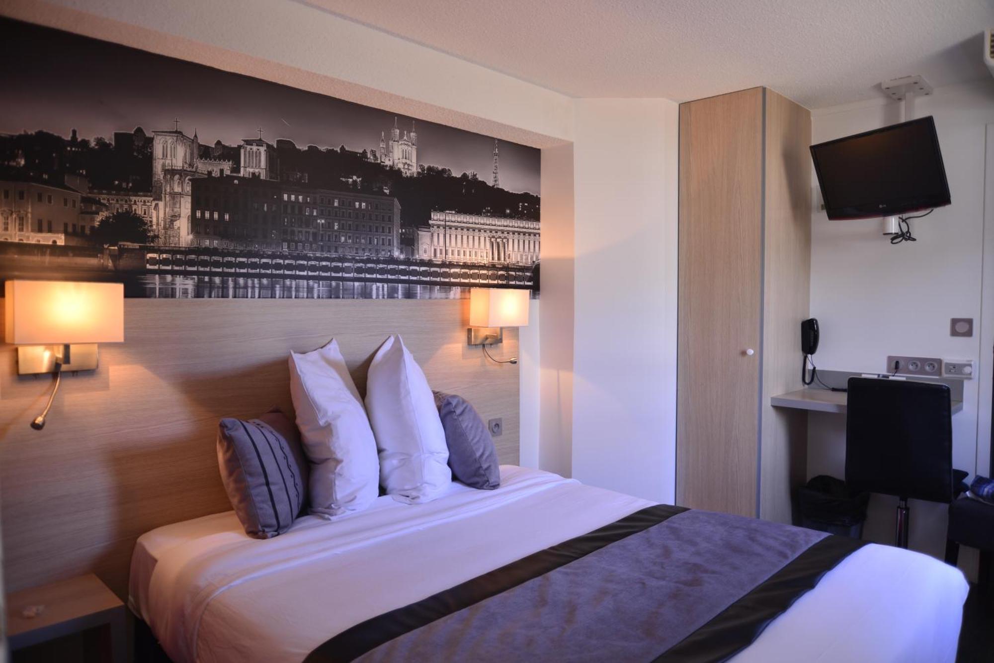 Logis Cris Hotel Et Restaurant, Lyon Sud-Est Corbas Экстерьер фото