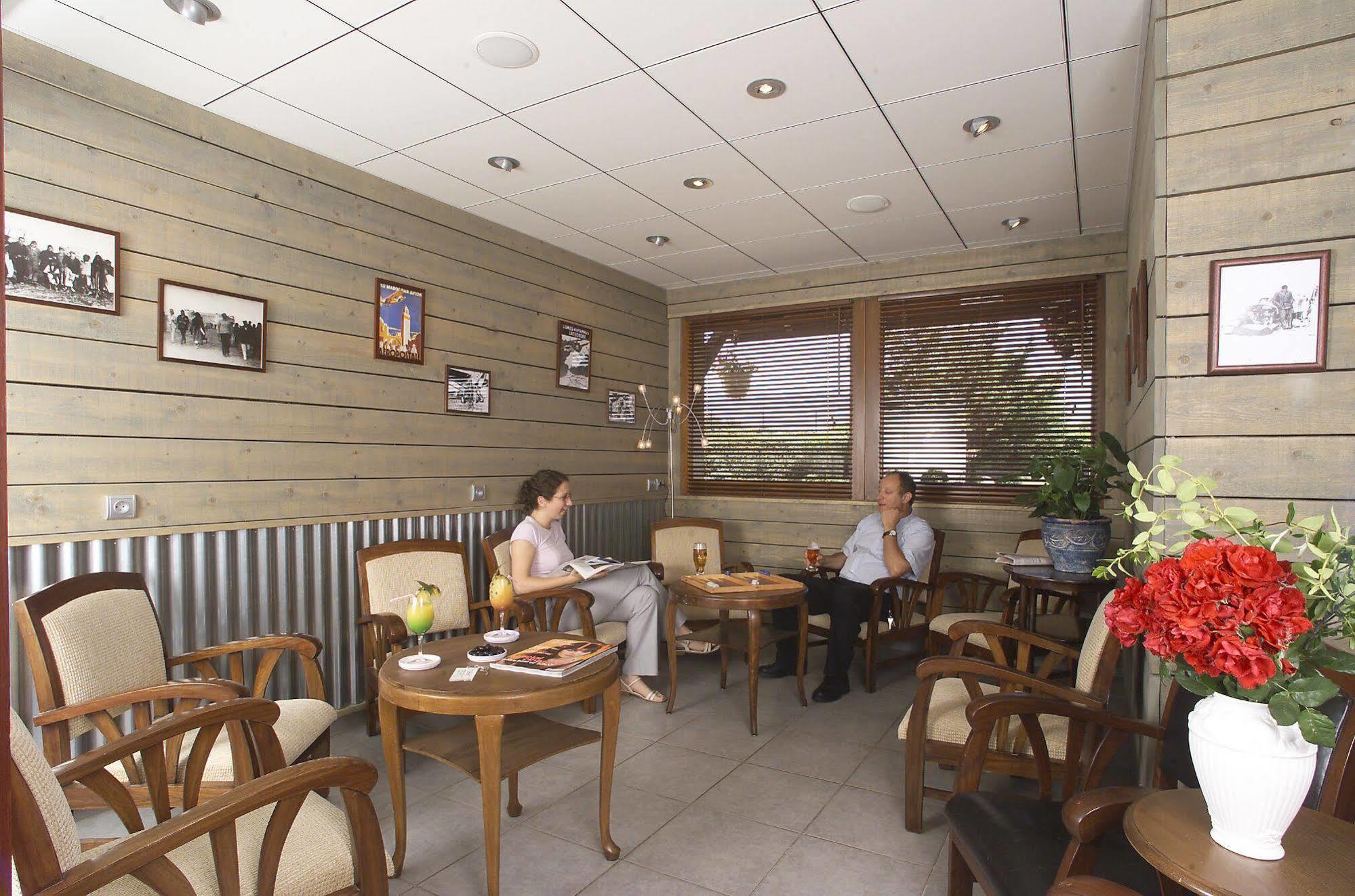 Logis Cris Hotel Et Restaurant, Lyon Sud-Est Corbas Экстерьер фото