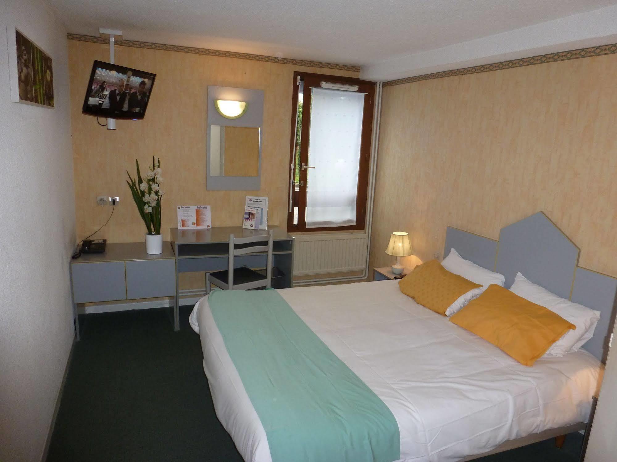 Logis Cris Hotel Et Restaurant, Lyon Sud-Est Corbas Экстерьер фото
