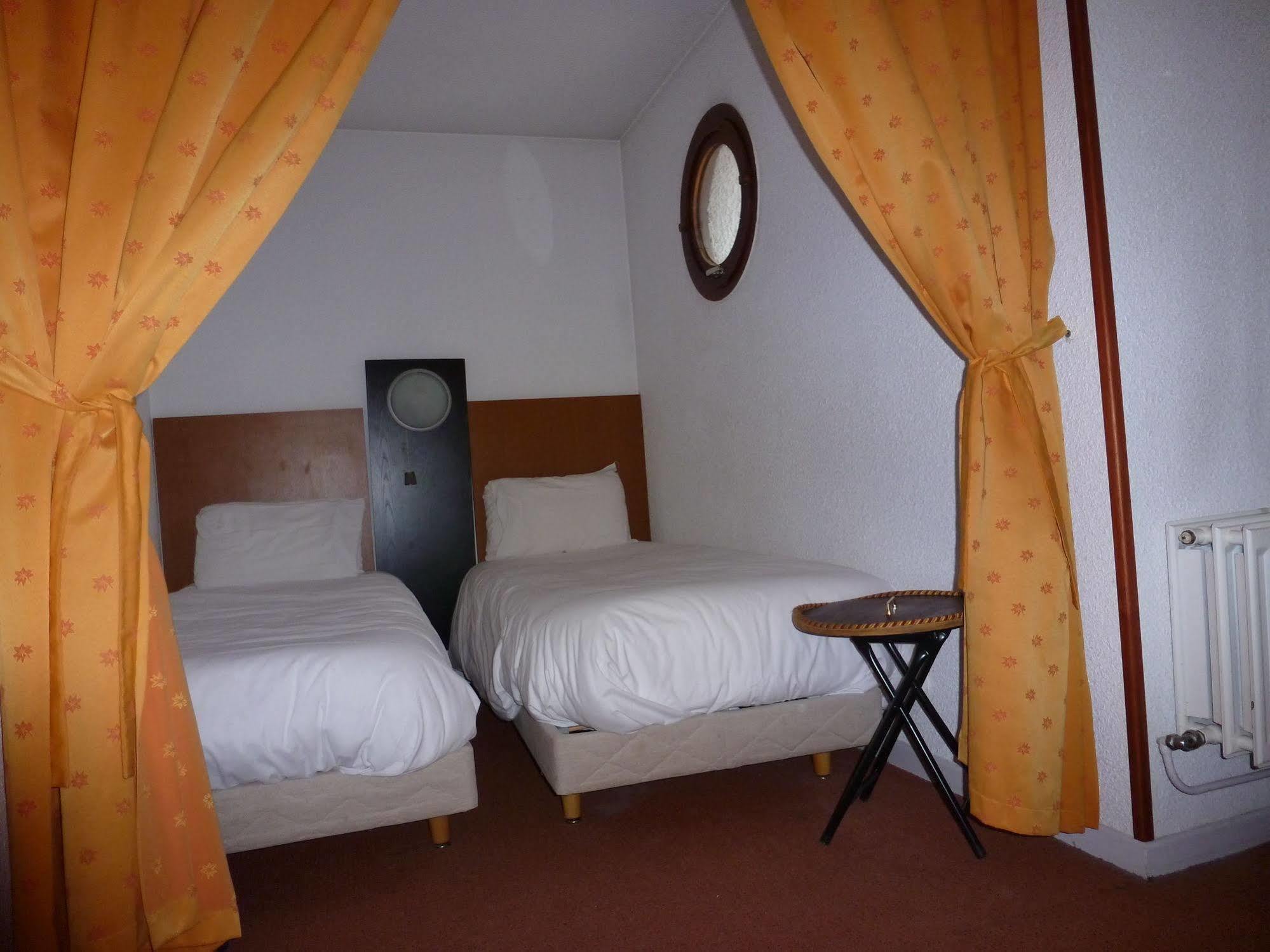Logis Cris Hotel Et Restaurant, Lyon Sud-Est Corbas Экстерьер фото