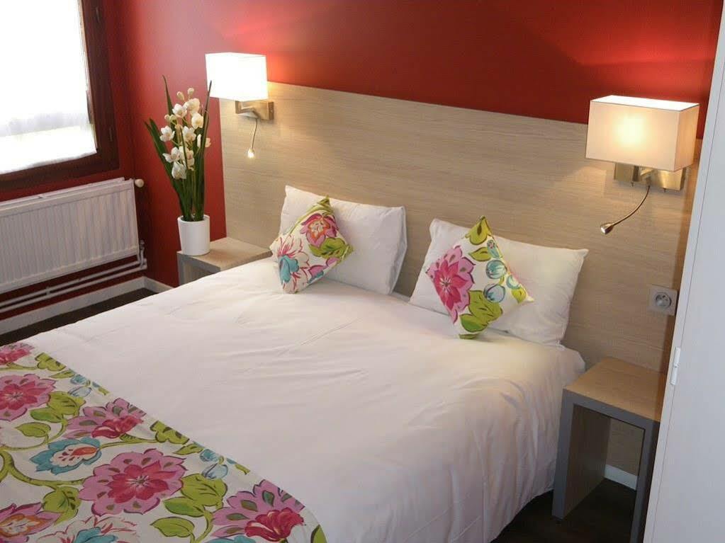 Logis Cris Hotel Et Restaurant, Lyon Sud-Est Corbas Экстерьер фото