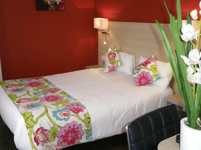 Logis Cris Hotel Et Restaurant, Lyon Sud-Est Corbas Экстерьер фото